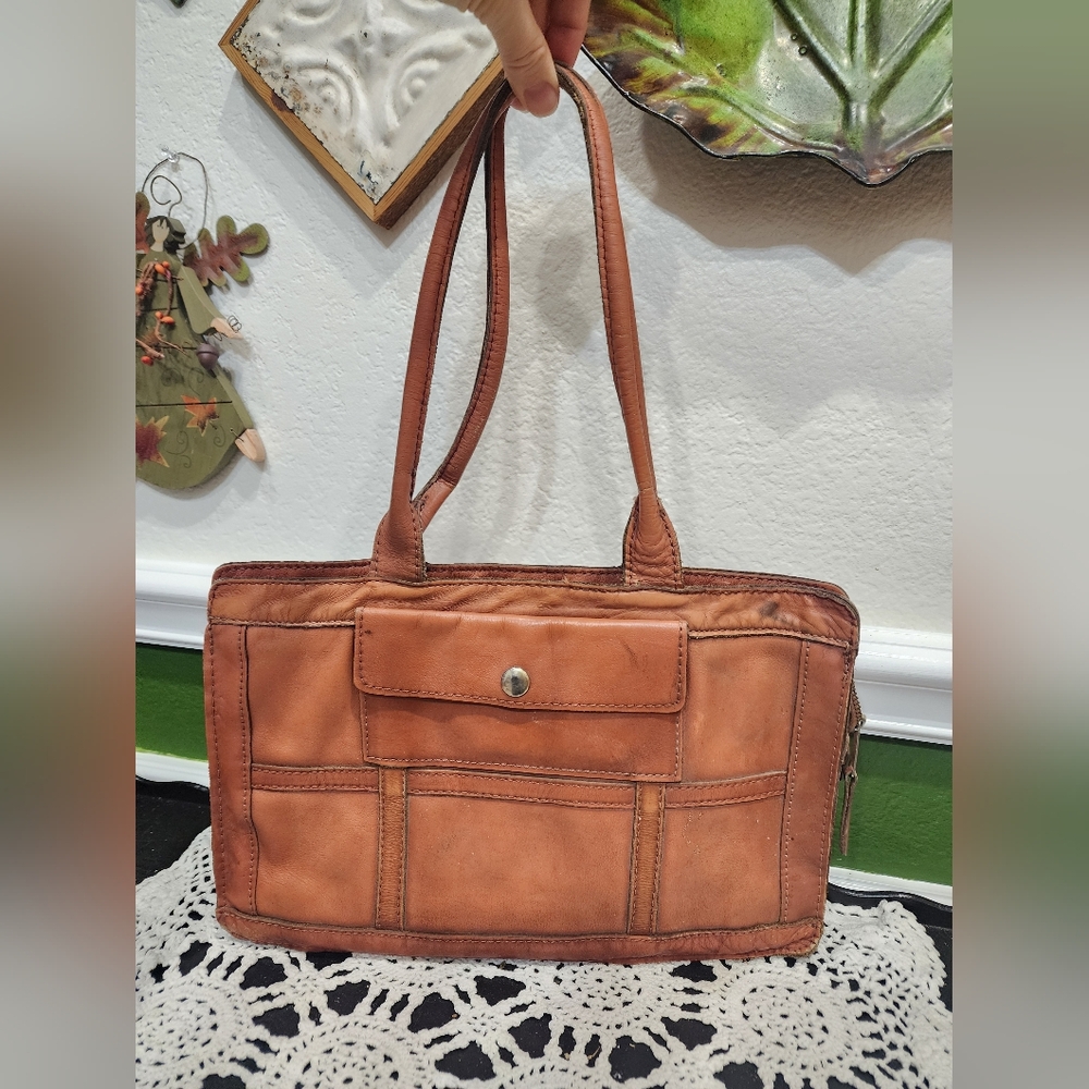 Elegant Tan Leather Handbag